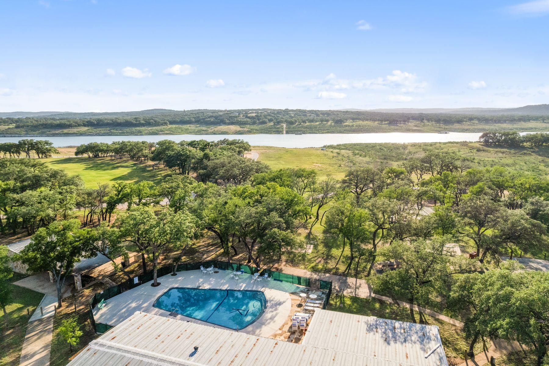 20704 Leaning Oak DR, Lago Vista