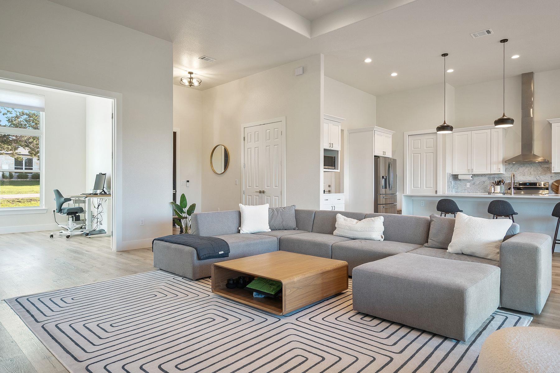 20704 Leaning Oak DR, Lago Vista