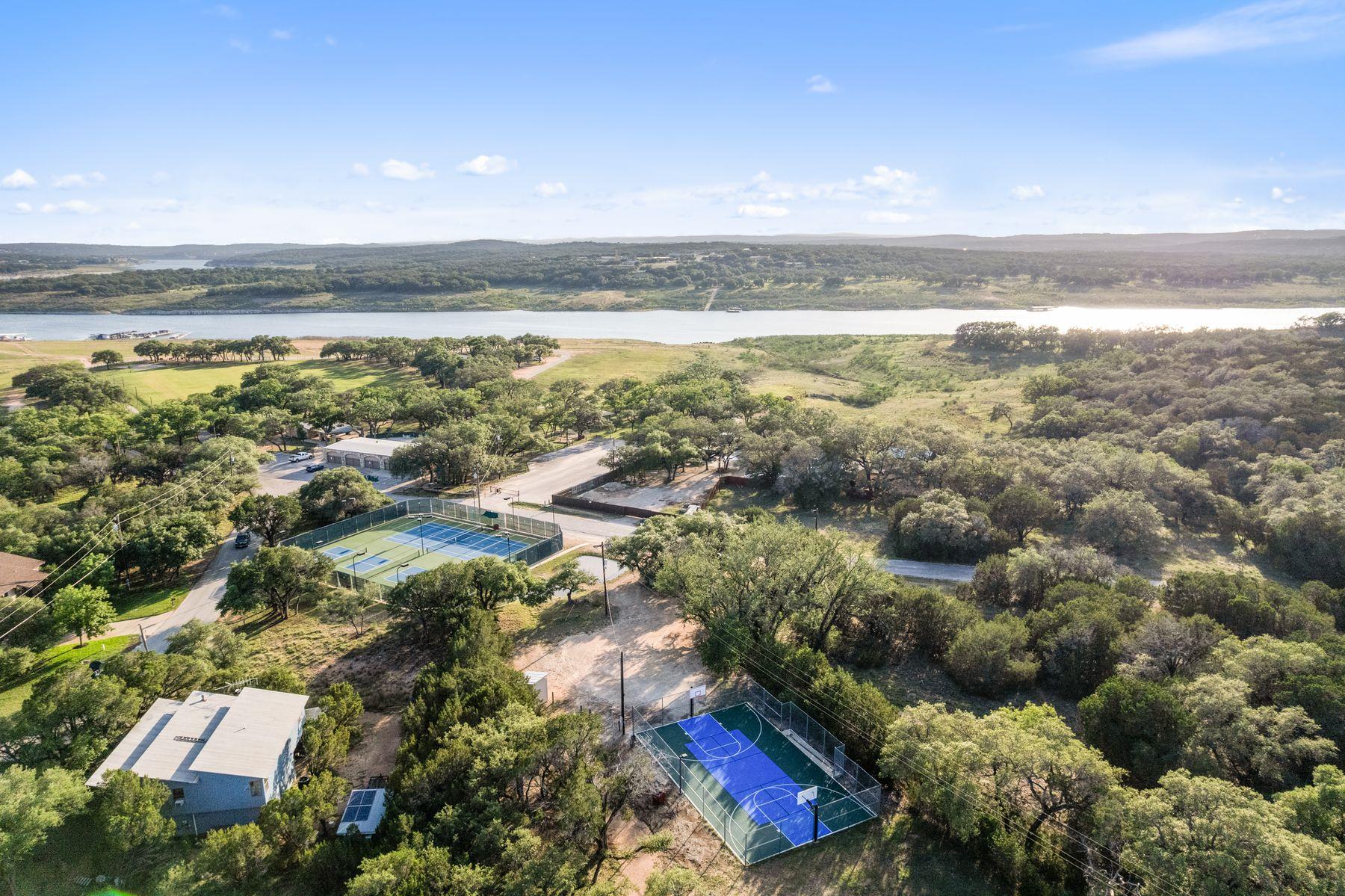 20704 Leaning Oak DR, Lago Vista