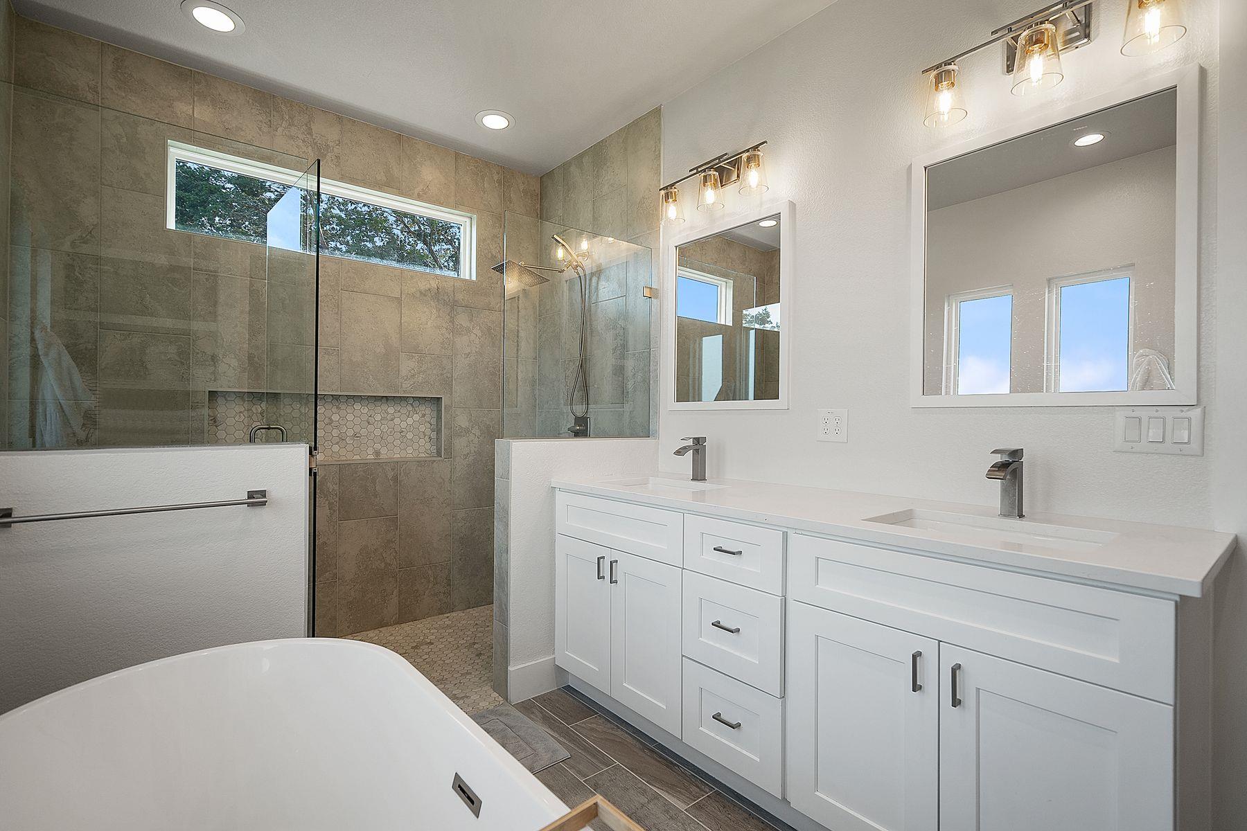 20704 Leaning Oak DR, Lago Vista