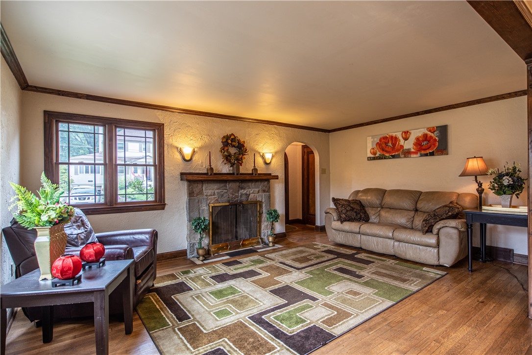 1742 Williamsburg Pl.