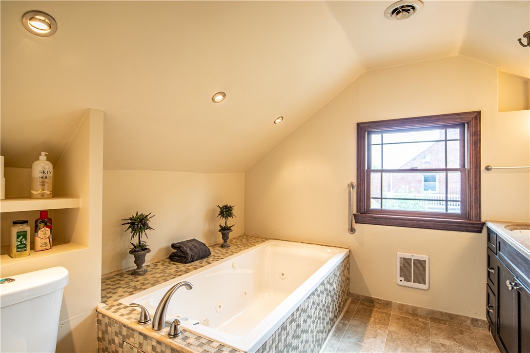 1742 Williamsburg Pl.