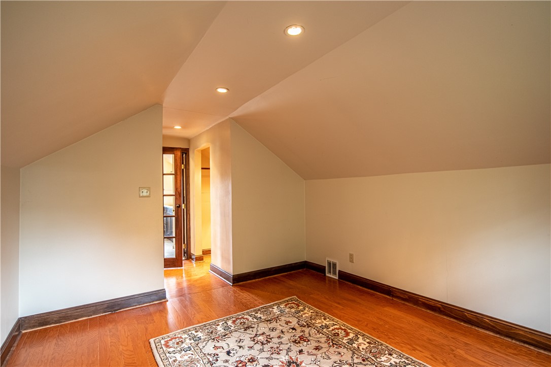 1742 Williamsburg Pl.