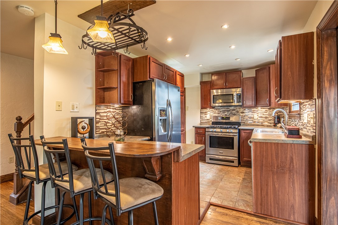 1742 Williamsburg Pl.