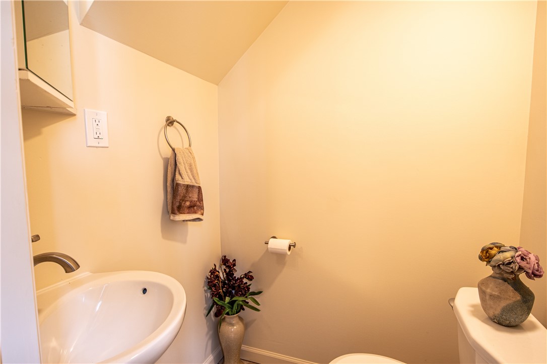 1742 Williamsburg Pl.