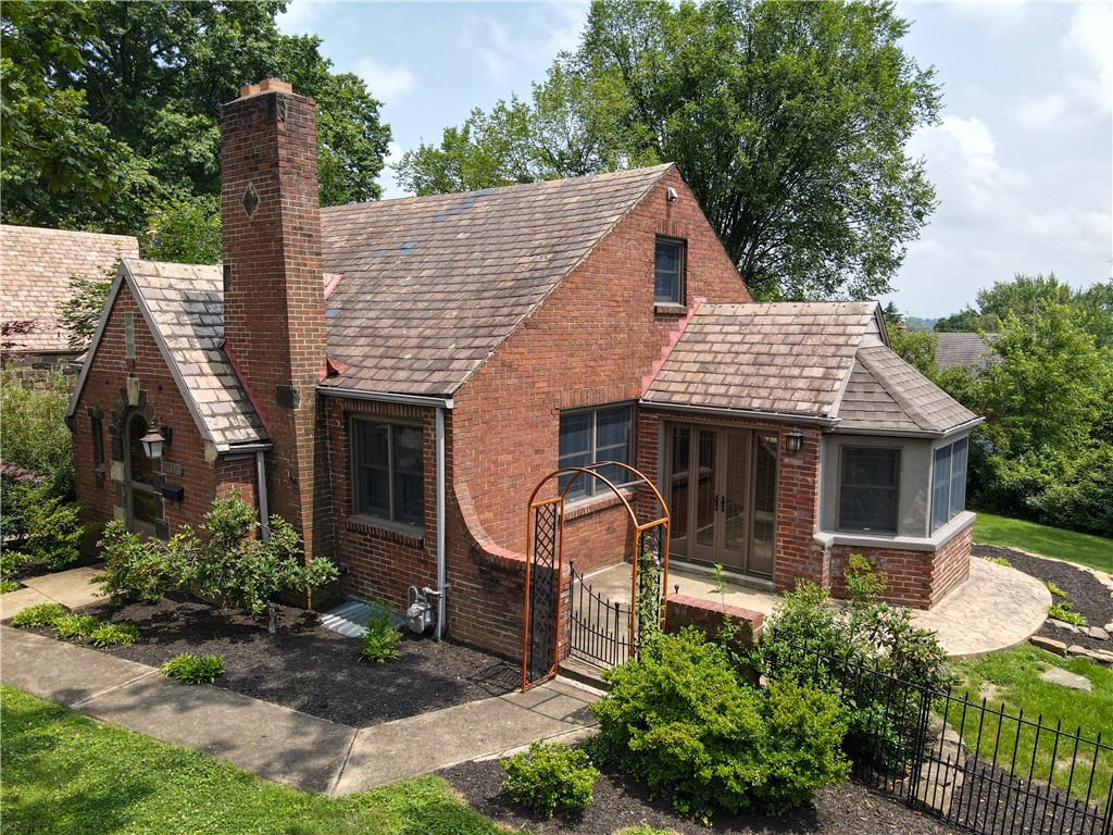 1742 Williamsburg Pl.