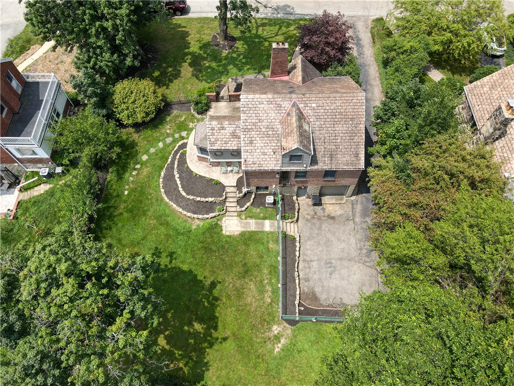 1742 Williamsburg Pl.