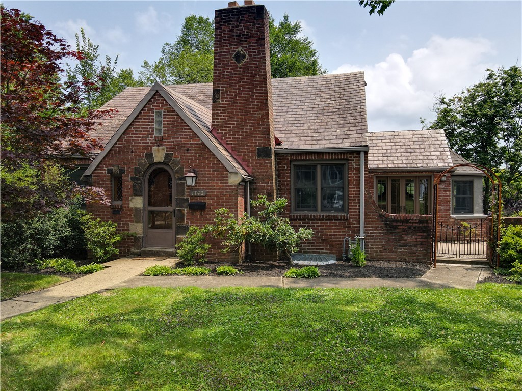 1742 Williamsburg Pl.