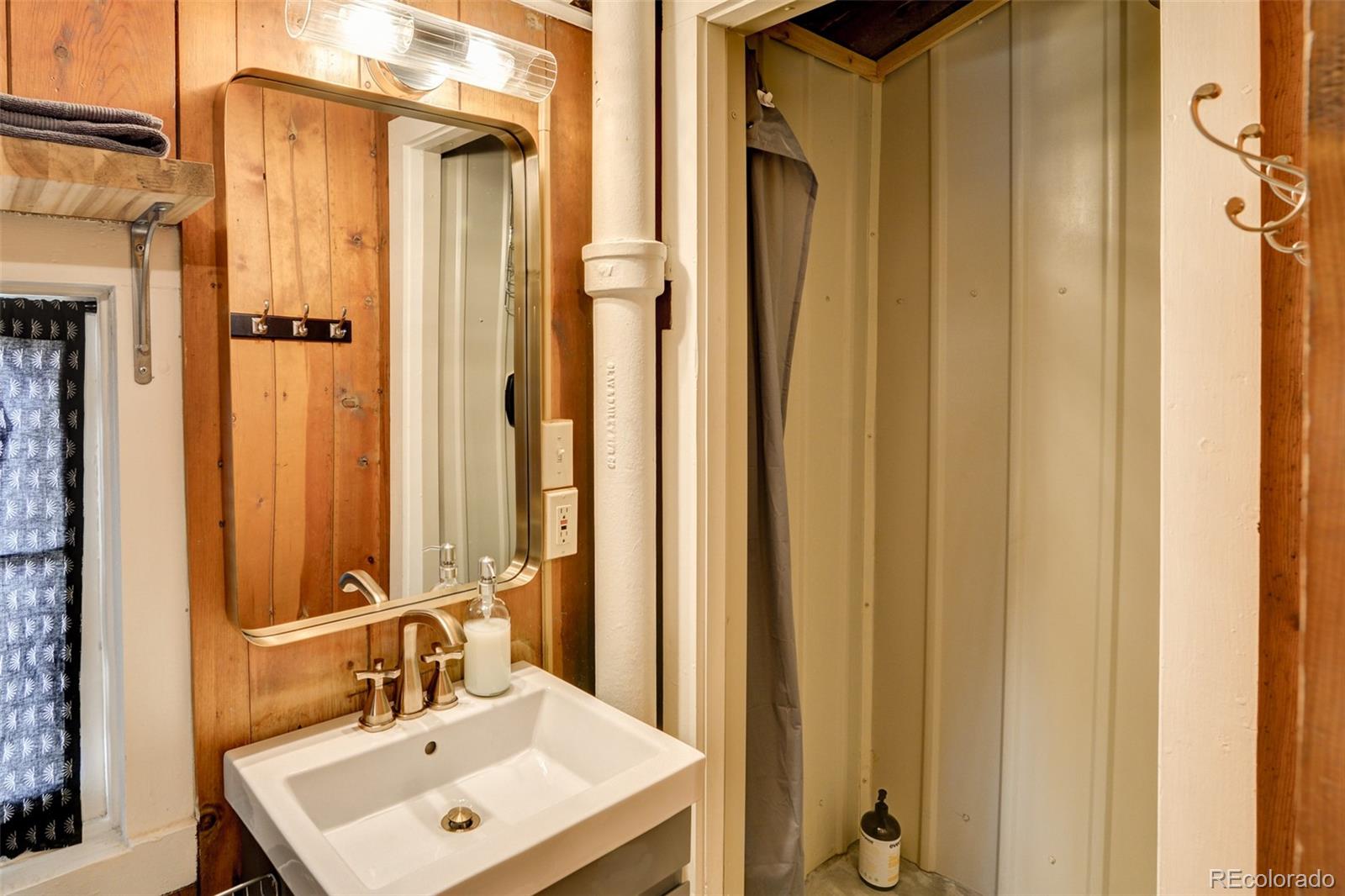 226 S San Juan Avenue Unit: 9