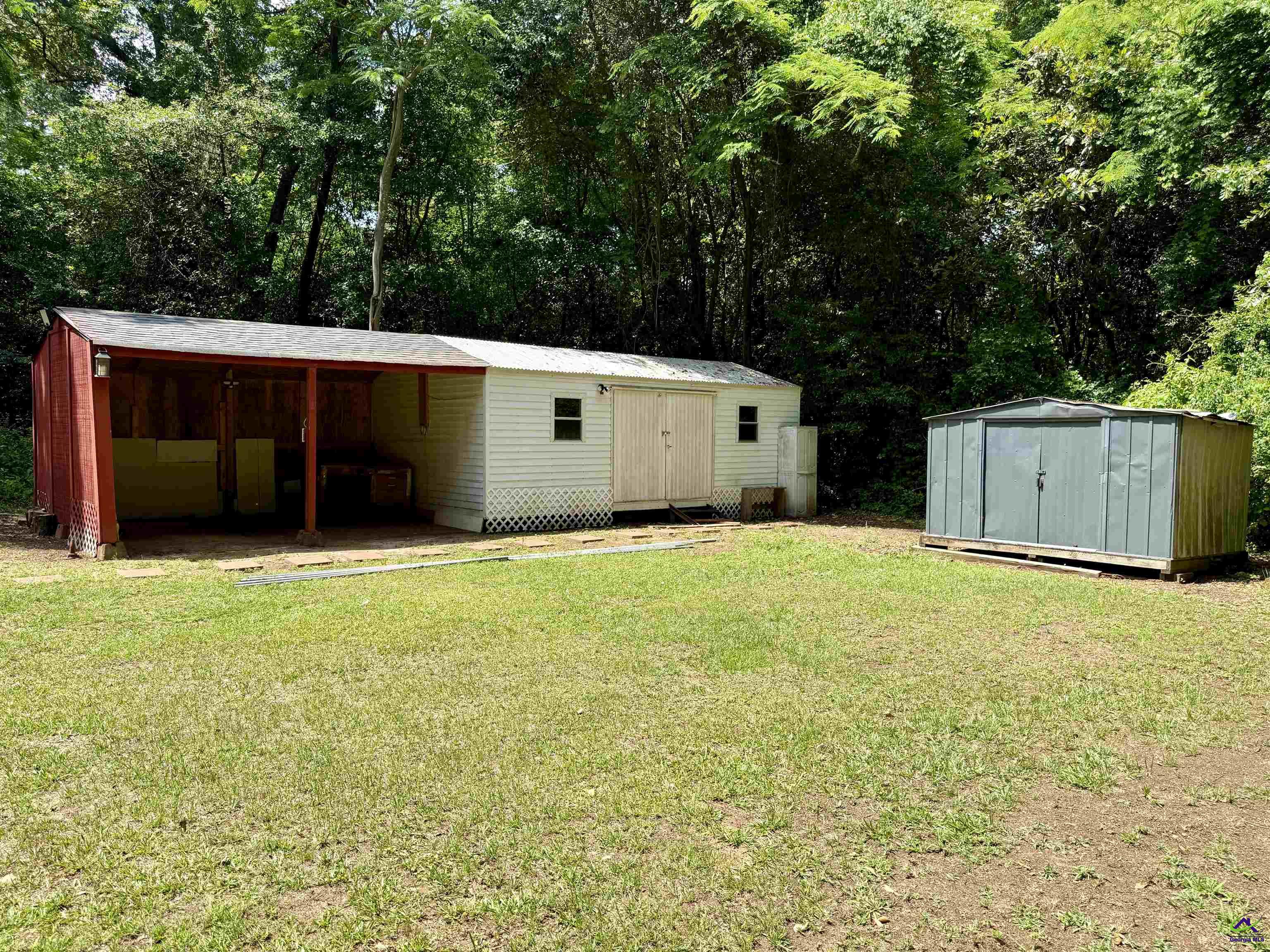 811 East Side Drive
