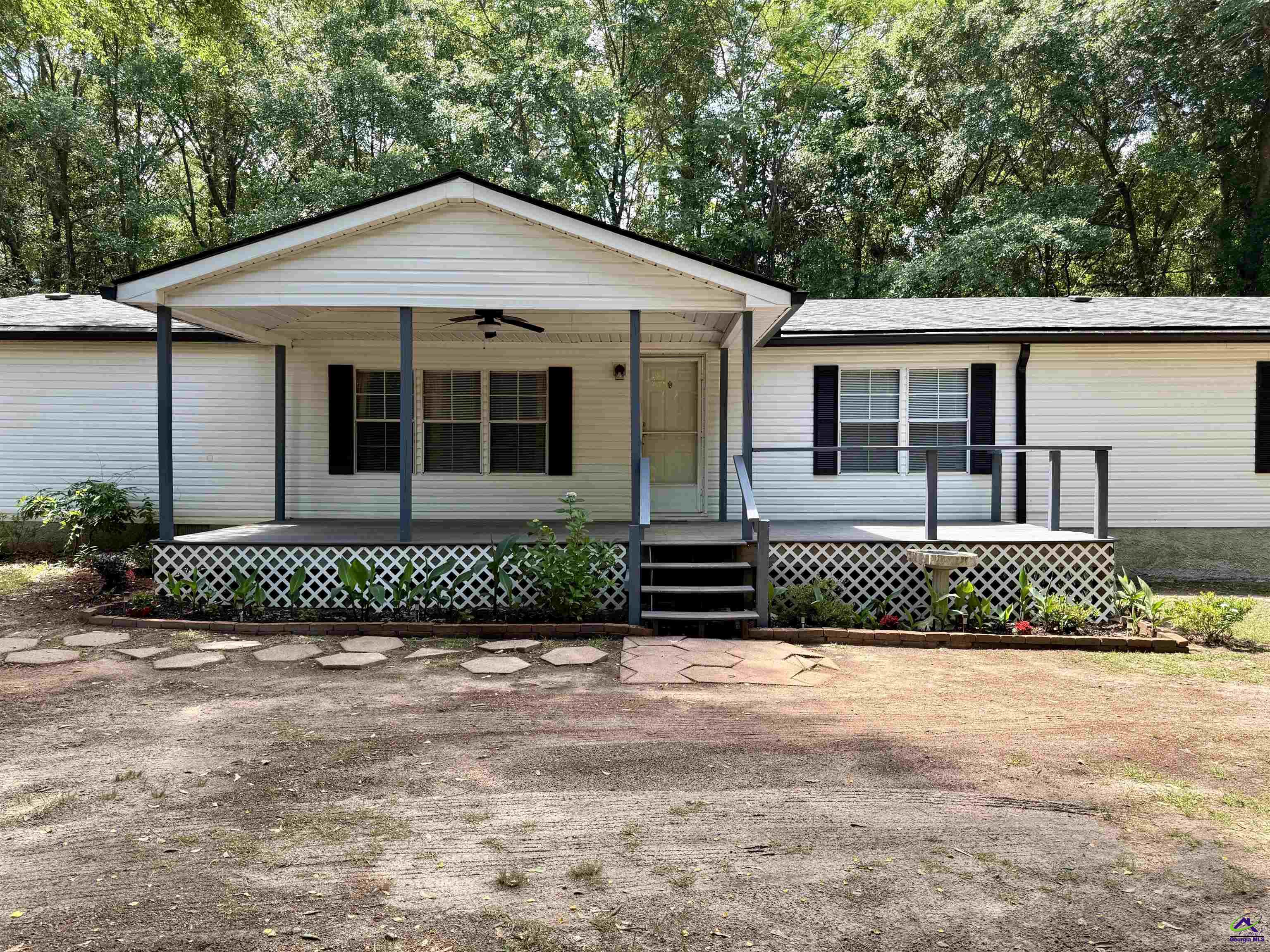 811 East Side Drive