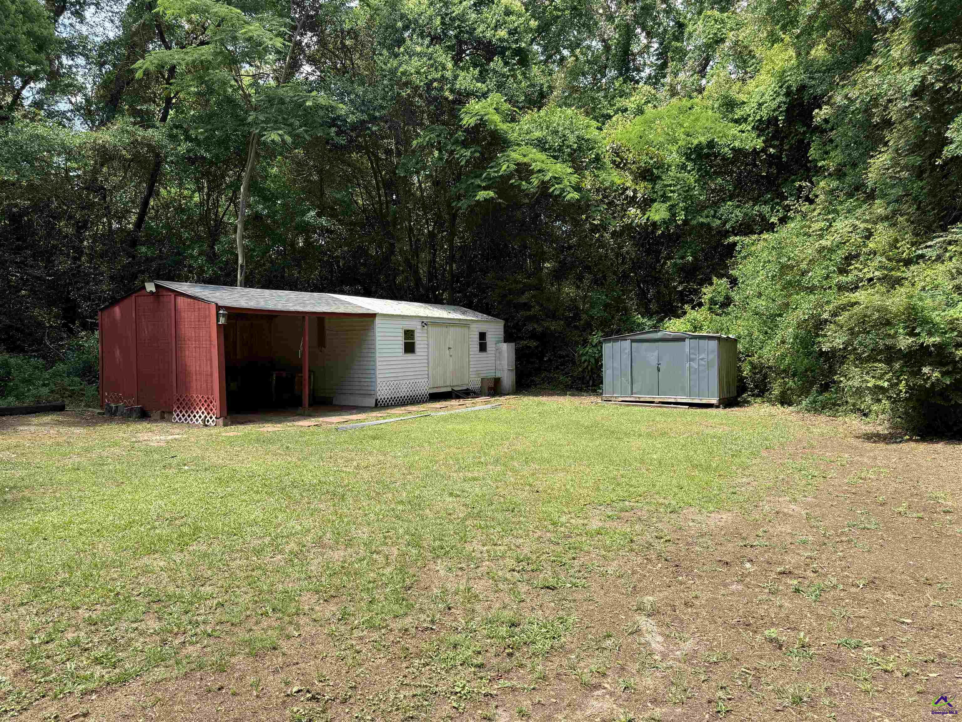 811 East Side Drive
