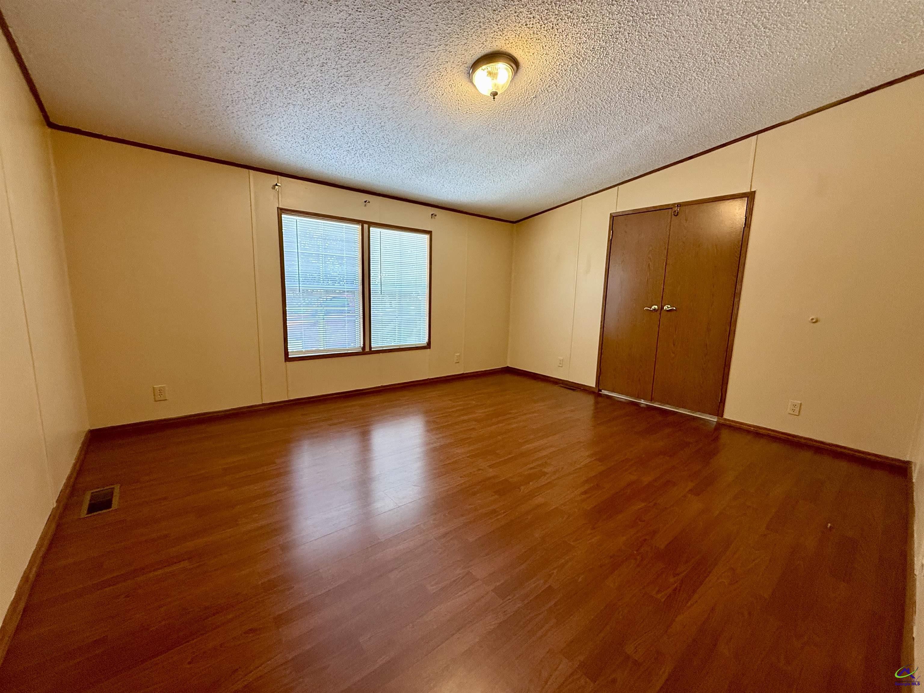 811 East Side Drive