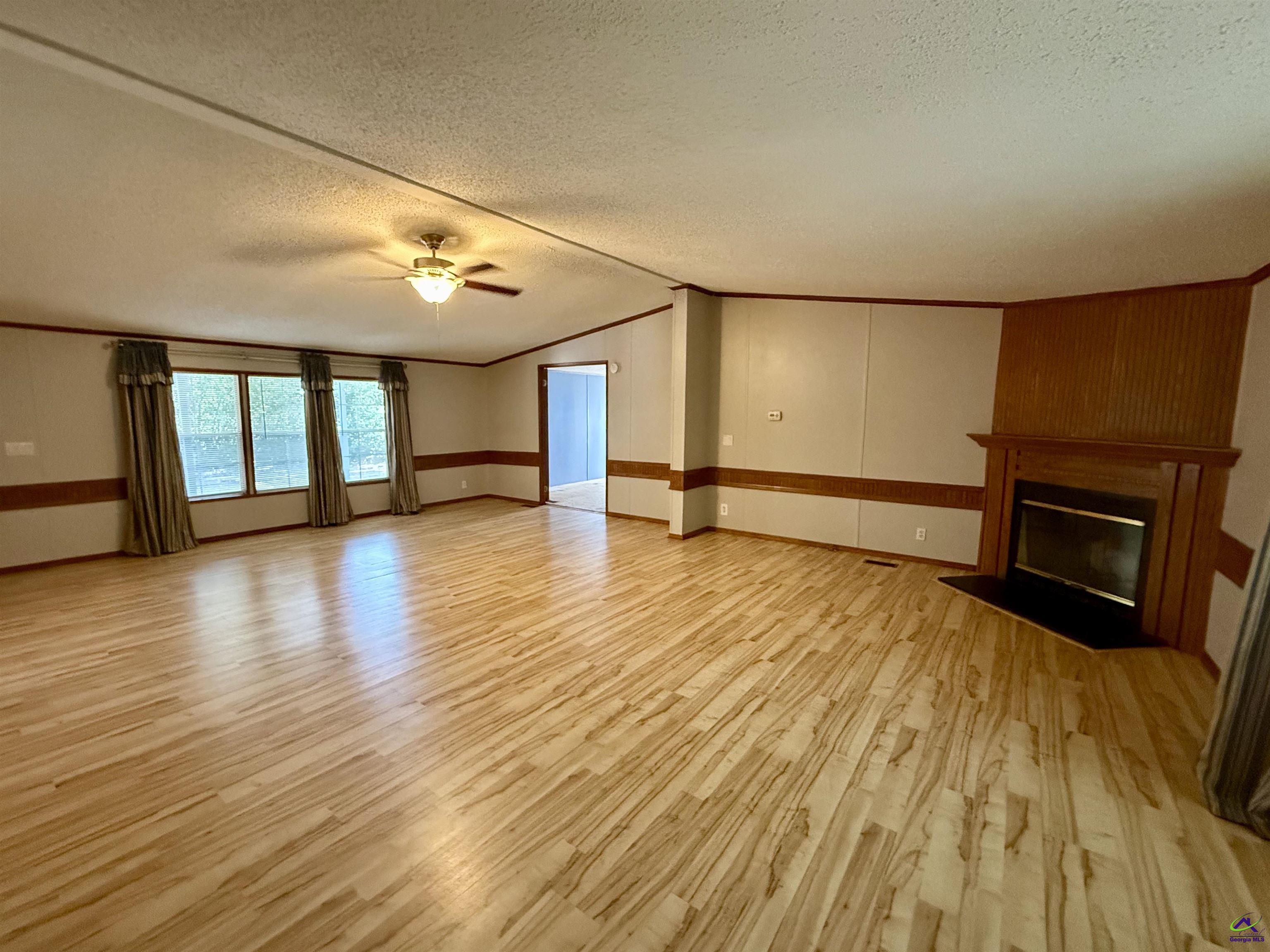 811 East Side Drive