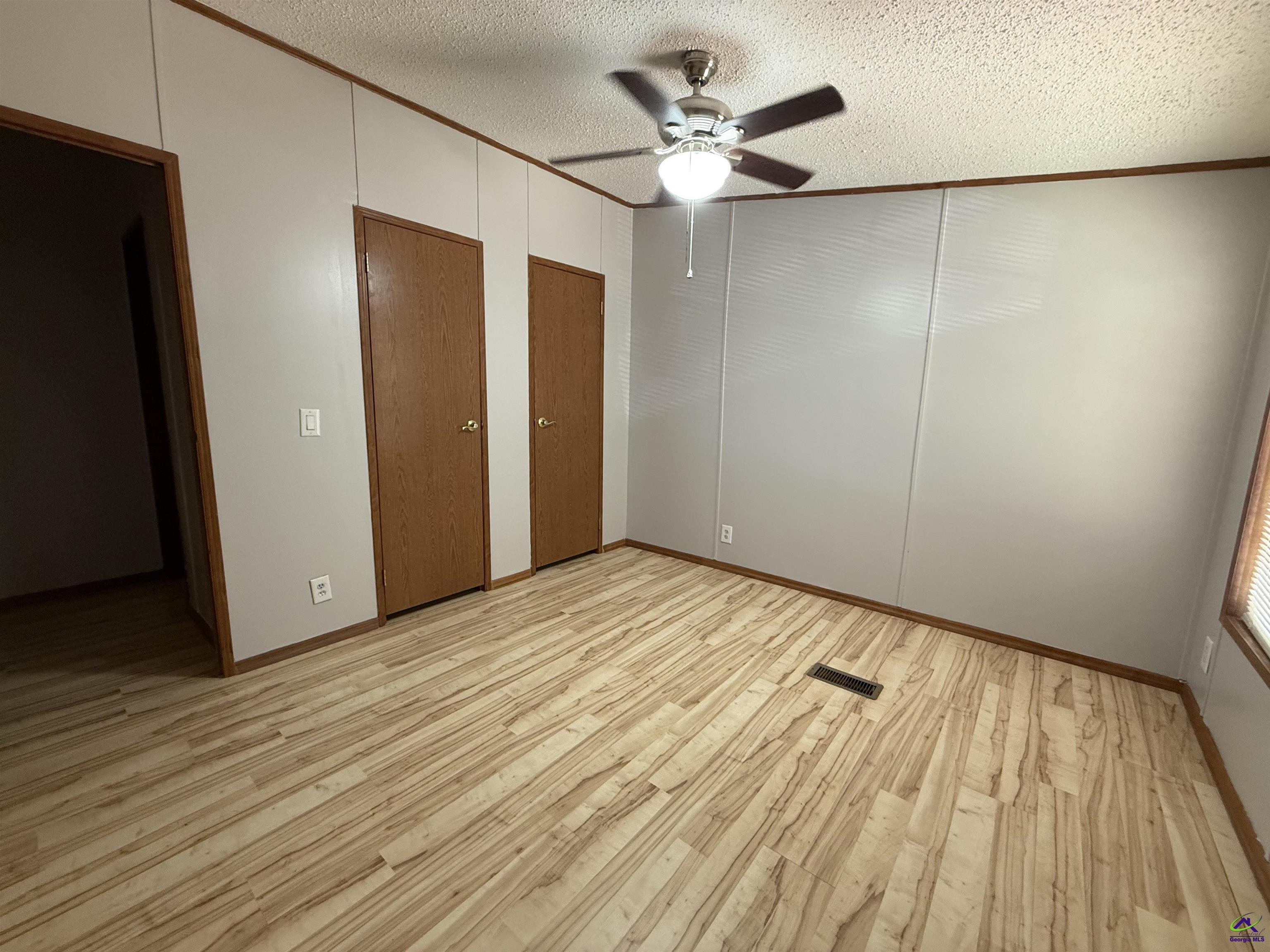 811 East Side Drive