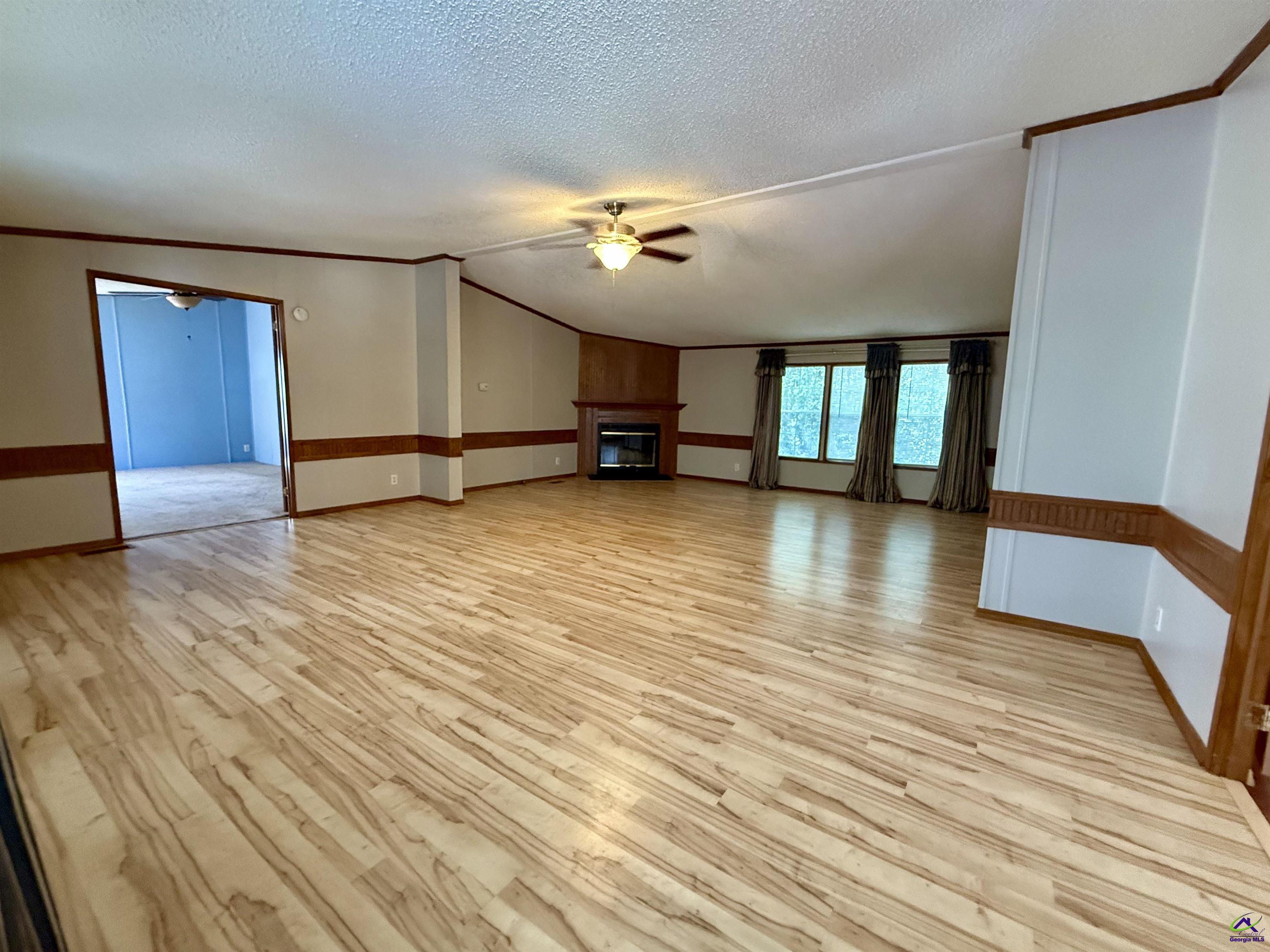 811 East Side Drive