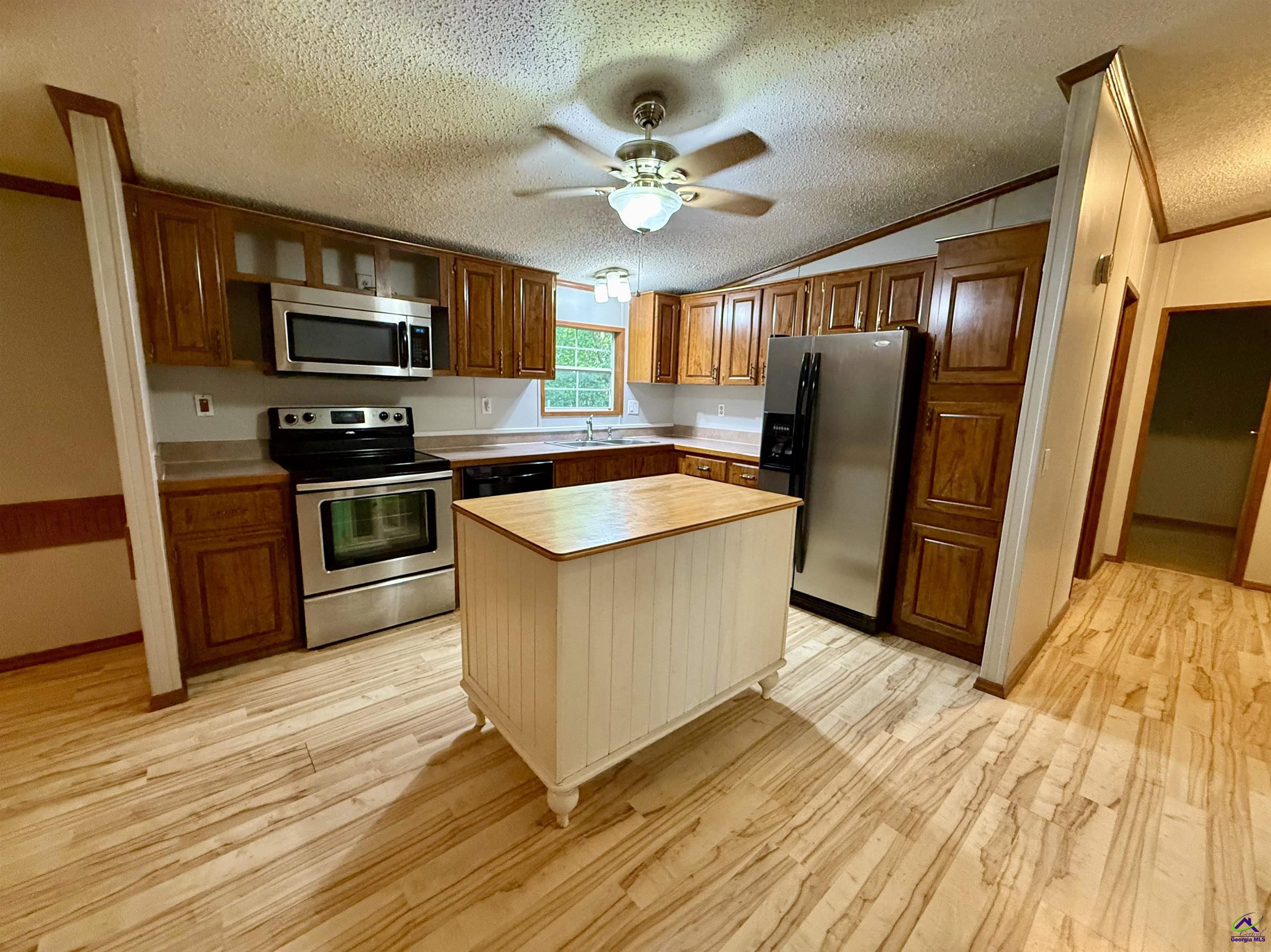 811 East Side Drive