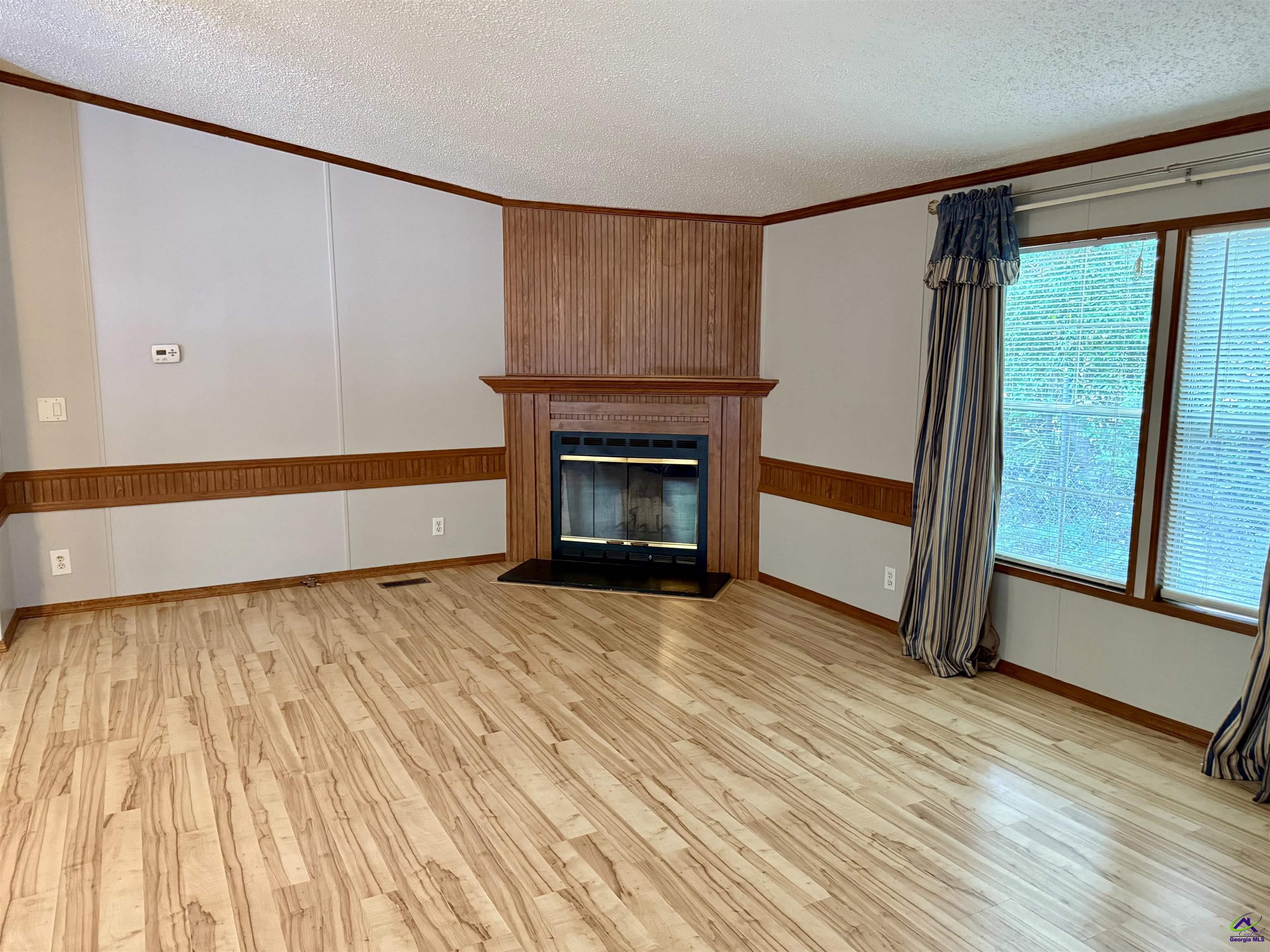 811 East Side Drive