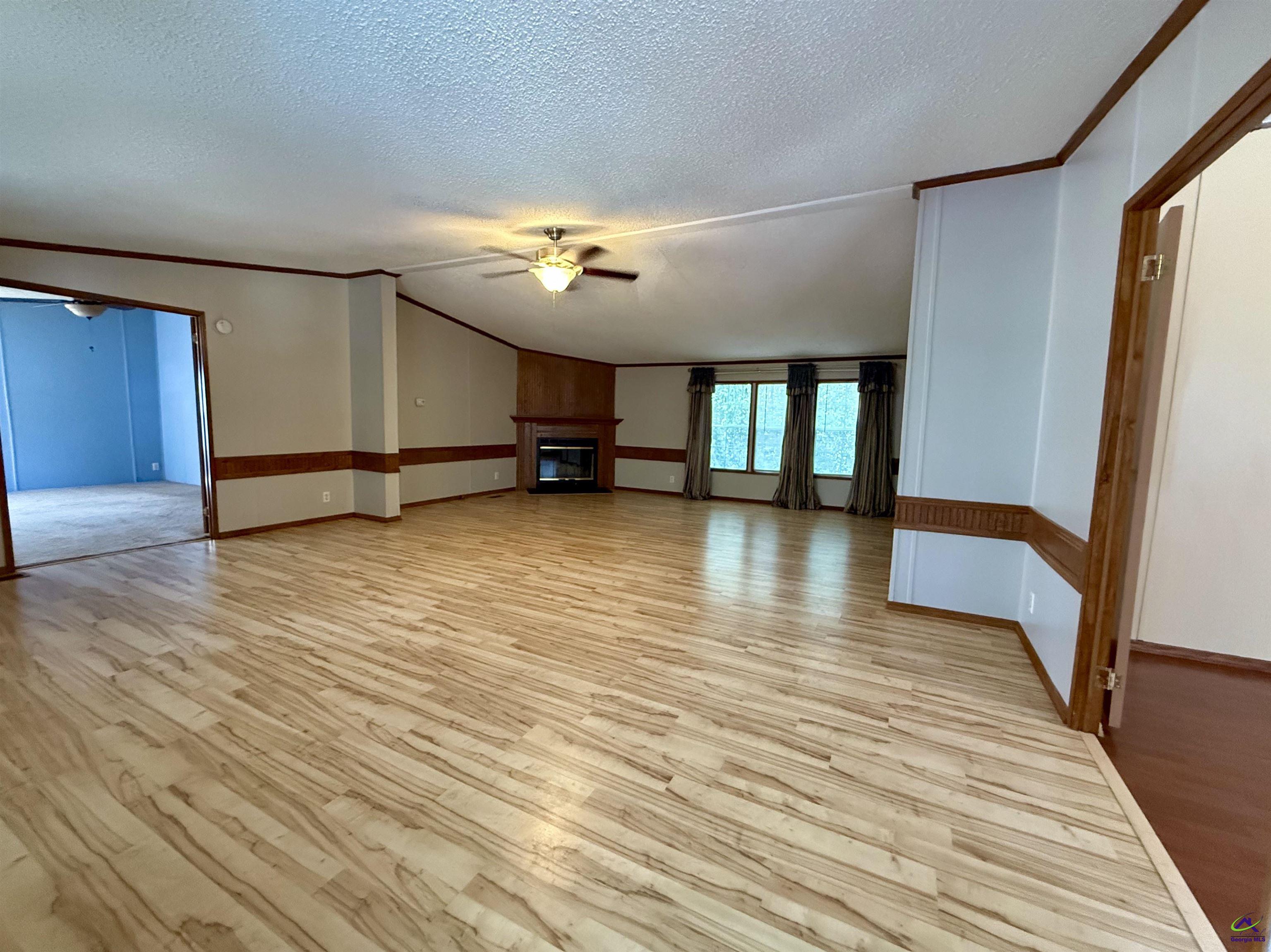 811 East Side Drive
