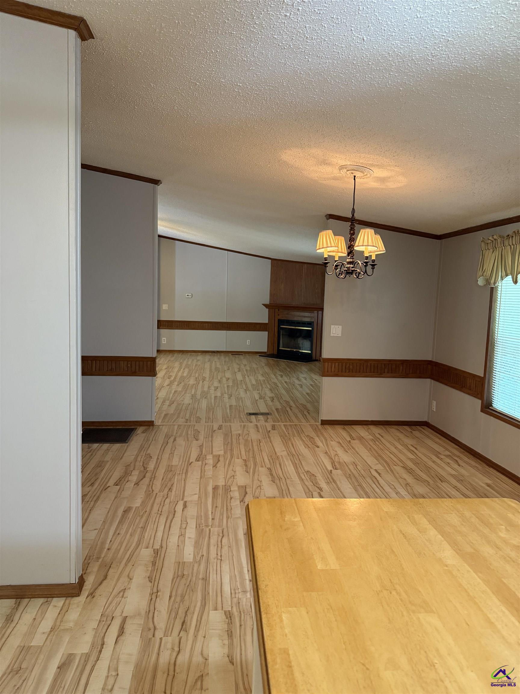 811 East Side Drive