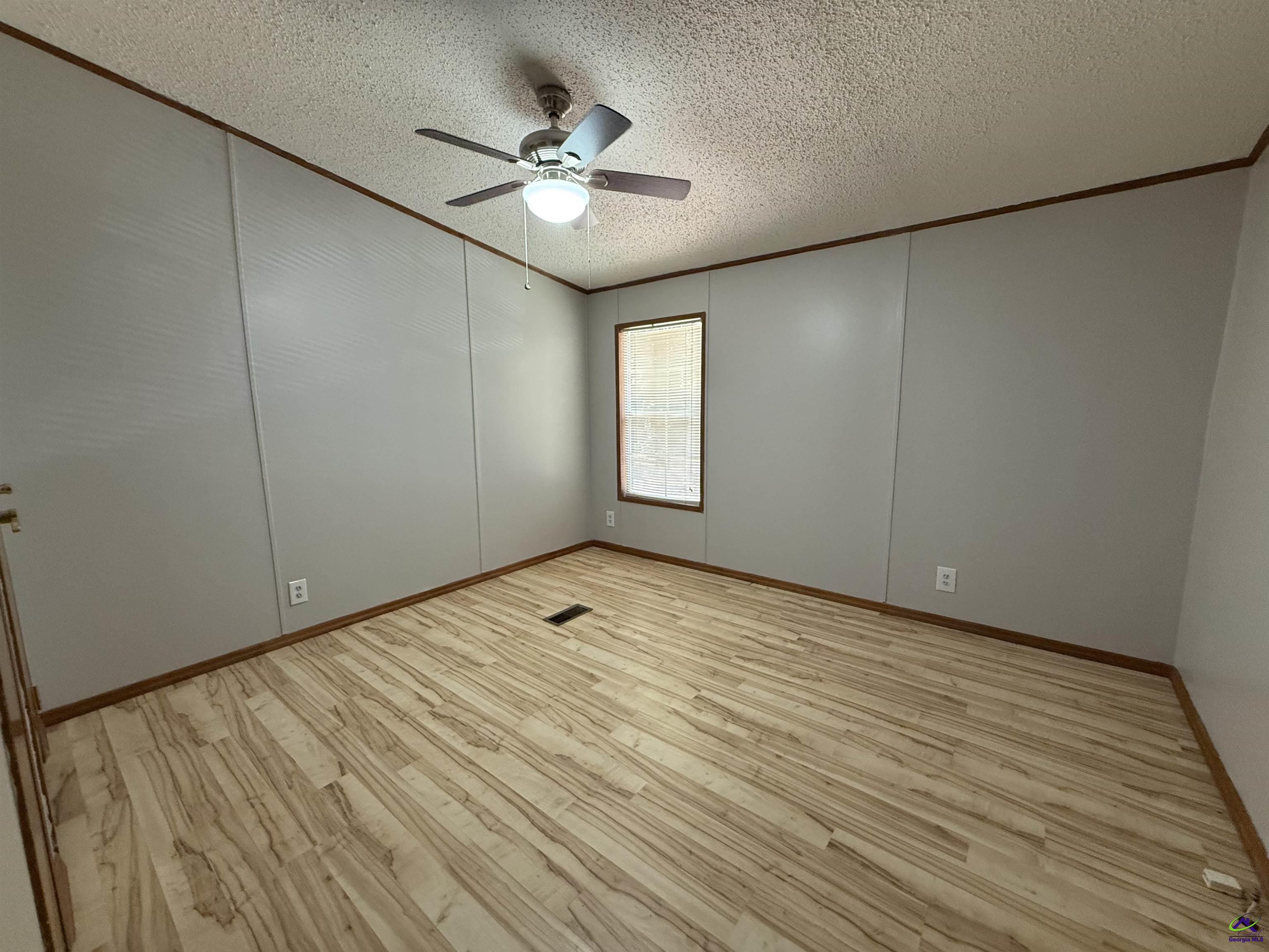 811 East Side Drive