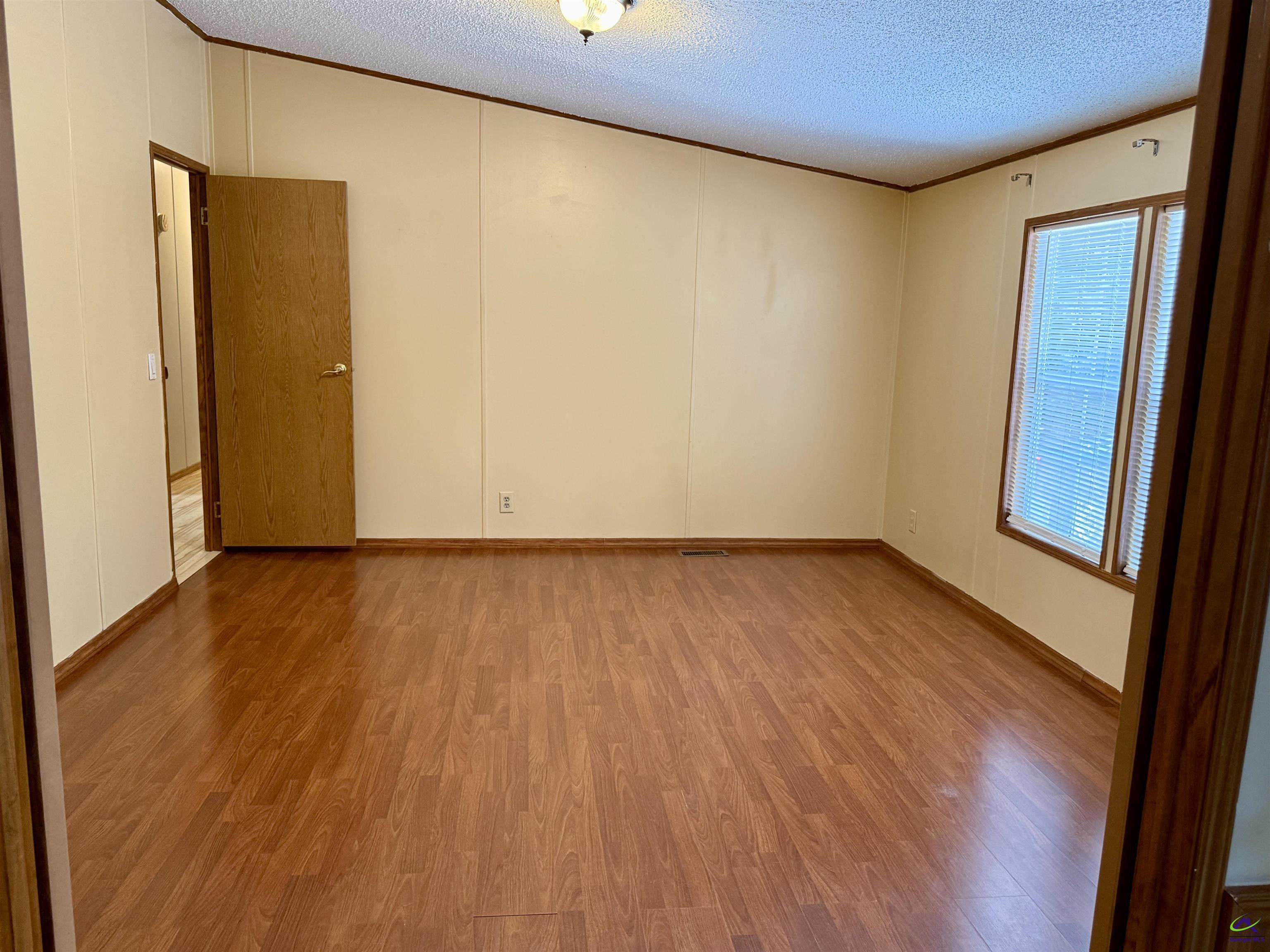 811 East Side Drive