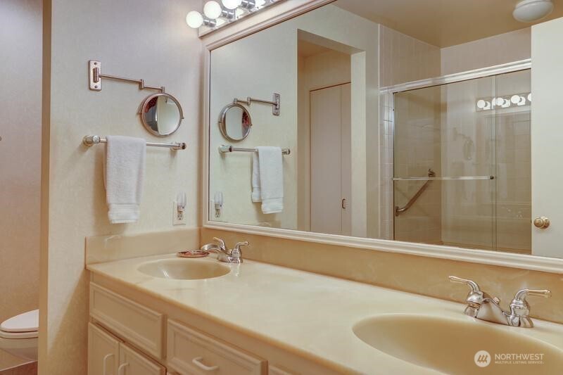 200 James Street W Unit: 306