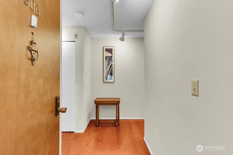 200 James Street W Unit: 306
