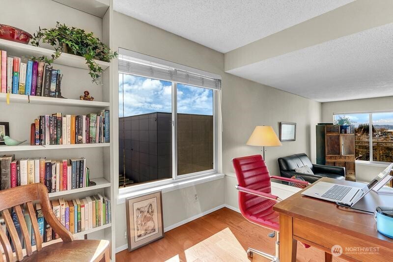 200 James Street W Unit: 306