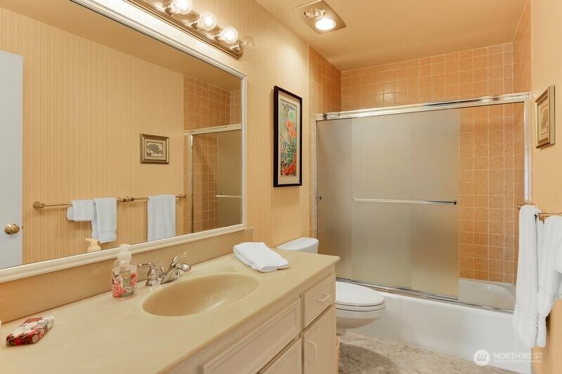 200 James Street W Unit: 306