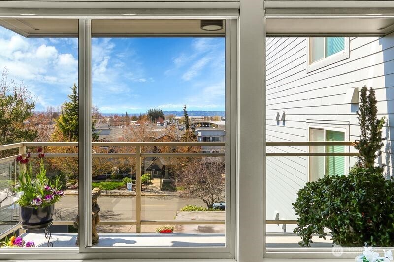 200 James Street W Unit: 306