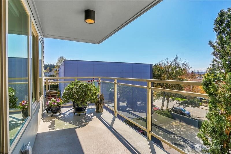 200 James Street W Unit: 306