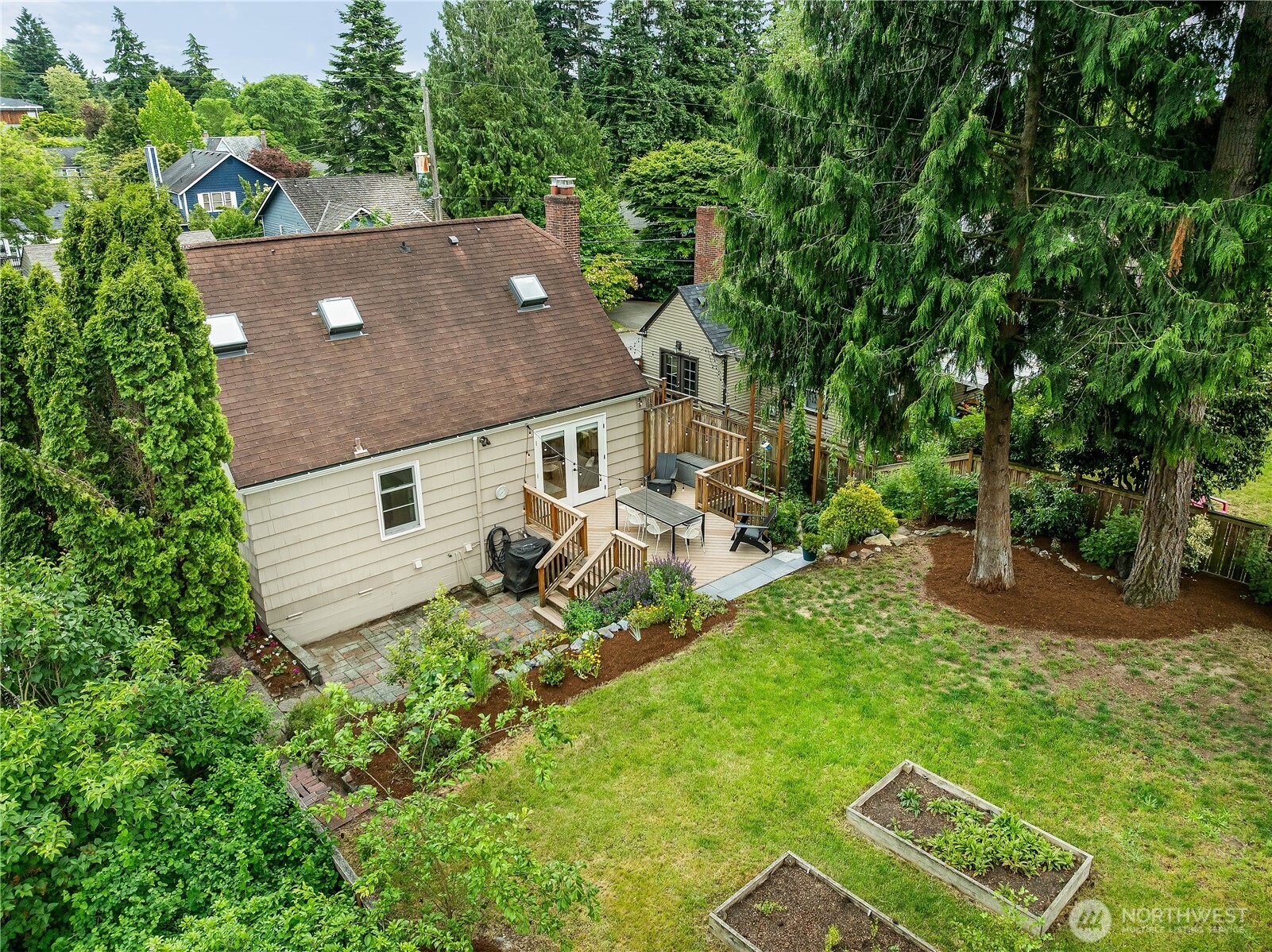 5725 39th Avenue NE