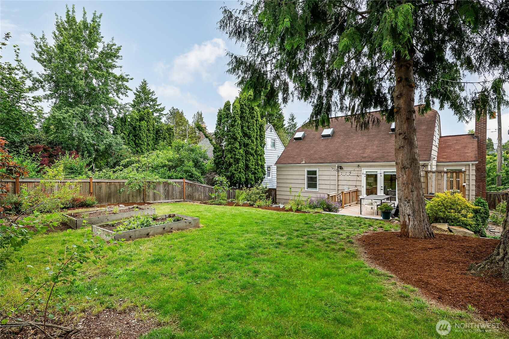 5725 39th Avenue NE