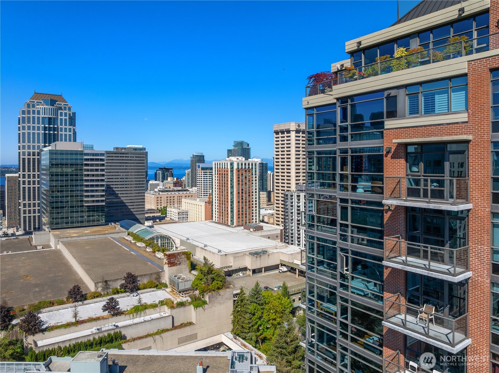 1420 Terry Avenue Unit: 2504