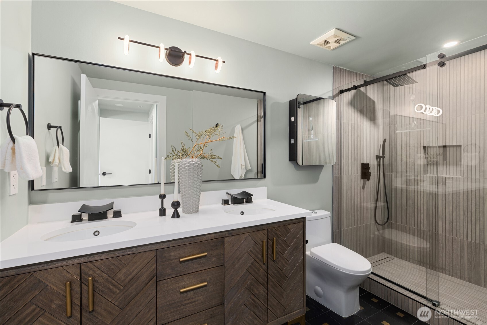 1420 Terry Avenue Unit: 2504