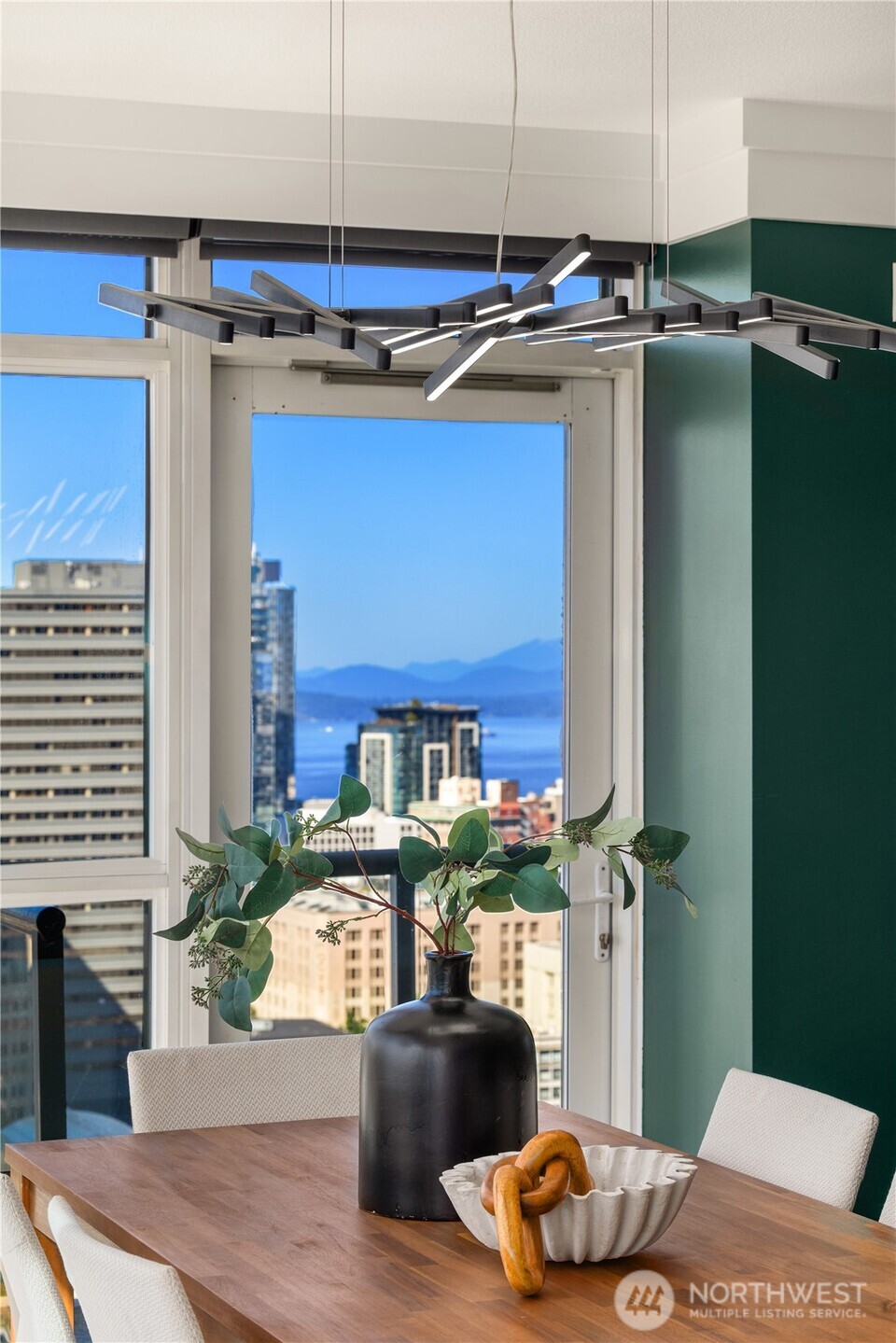 1420 Terry Avenue Unit: 2504