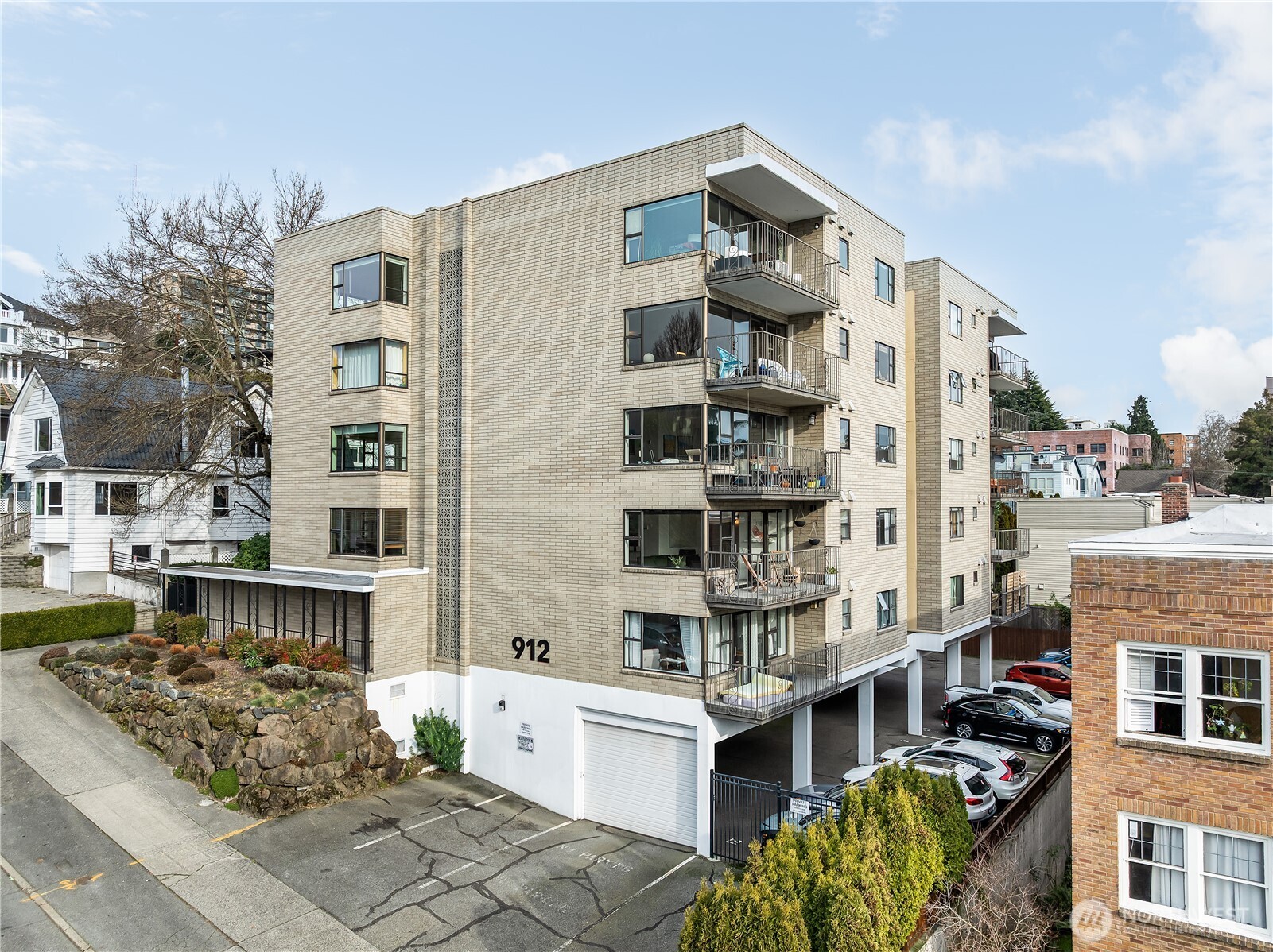 912 3rd Avenue W Unit: 202