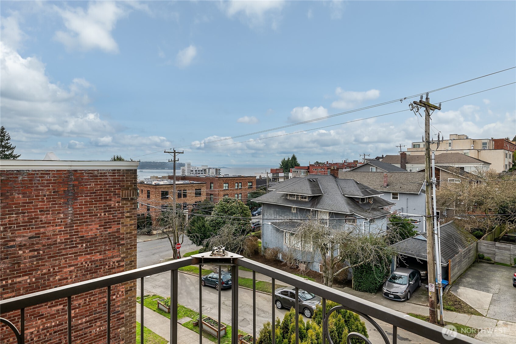 912 3rd Avenue W Unit: 202