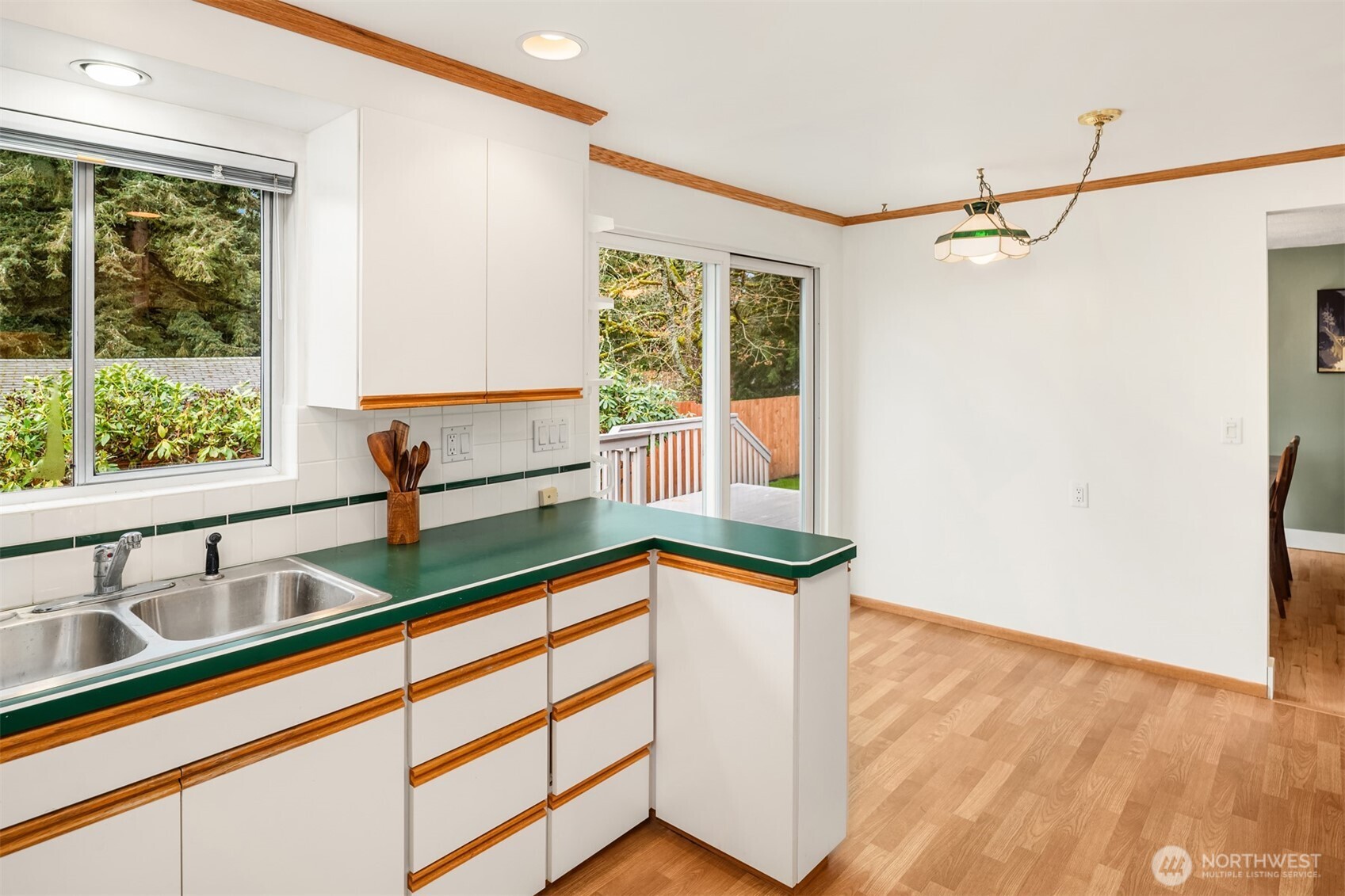 533 N 185th Place