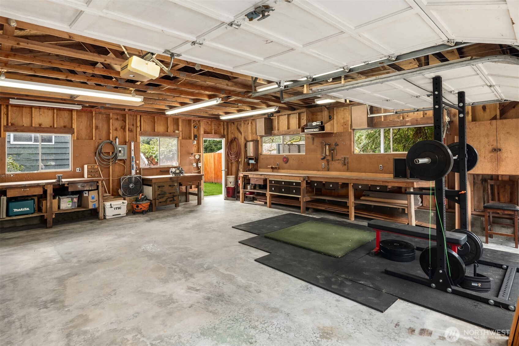 533 N 185th Place
