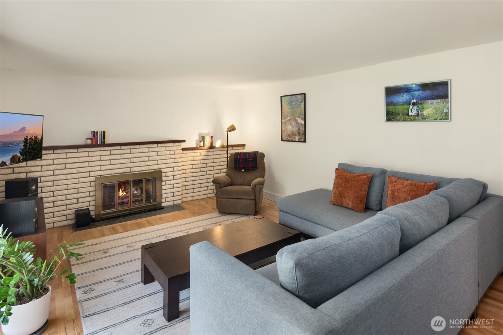 533 N 185th Place