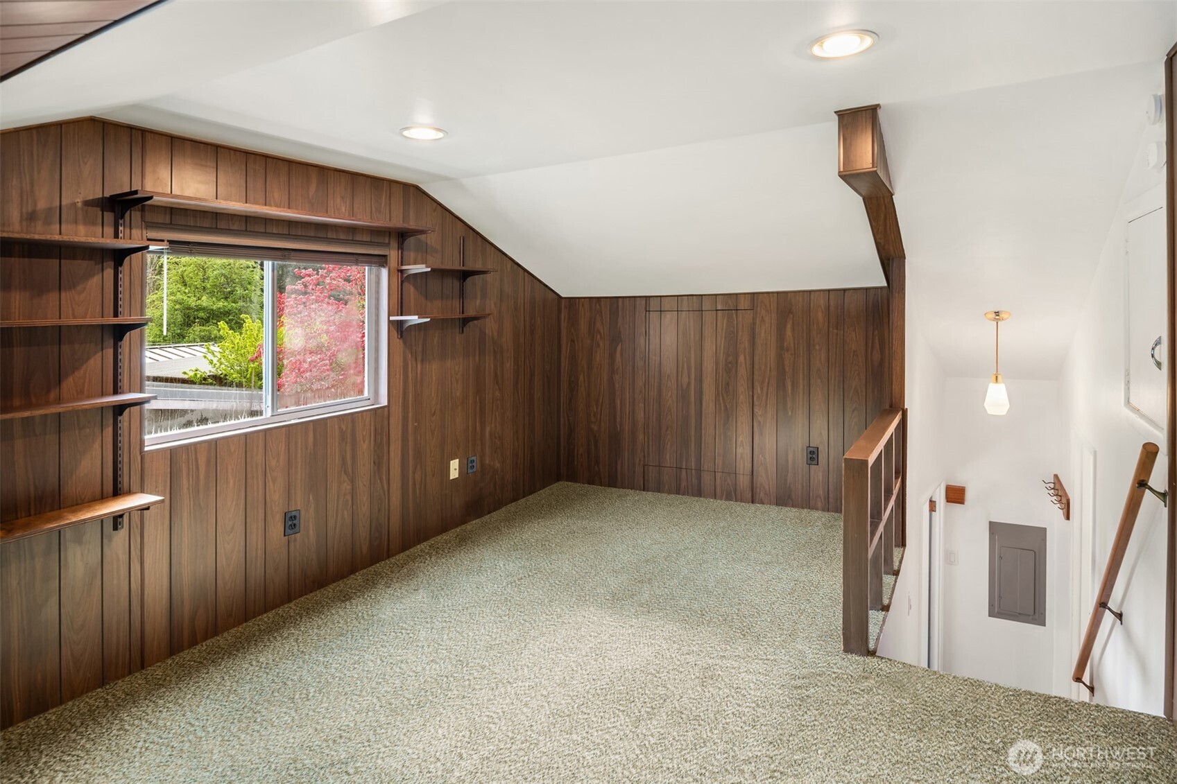 533 N 185th Place