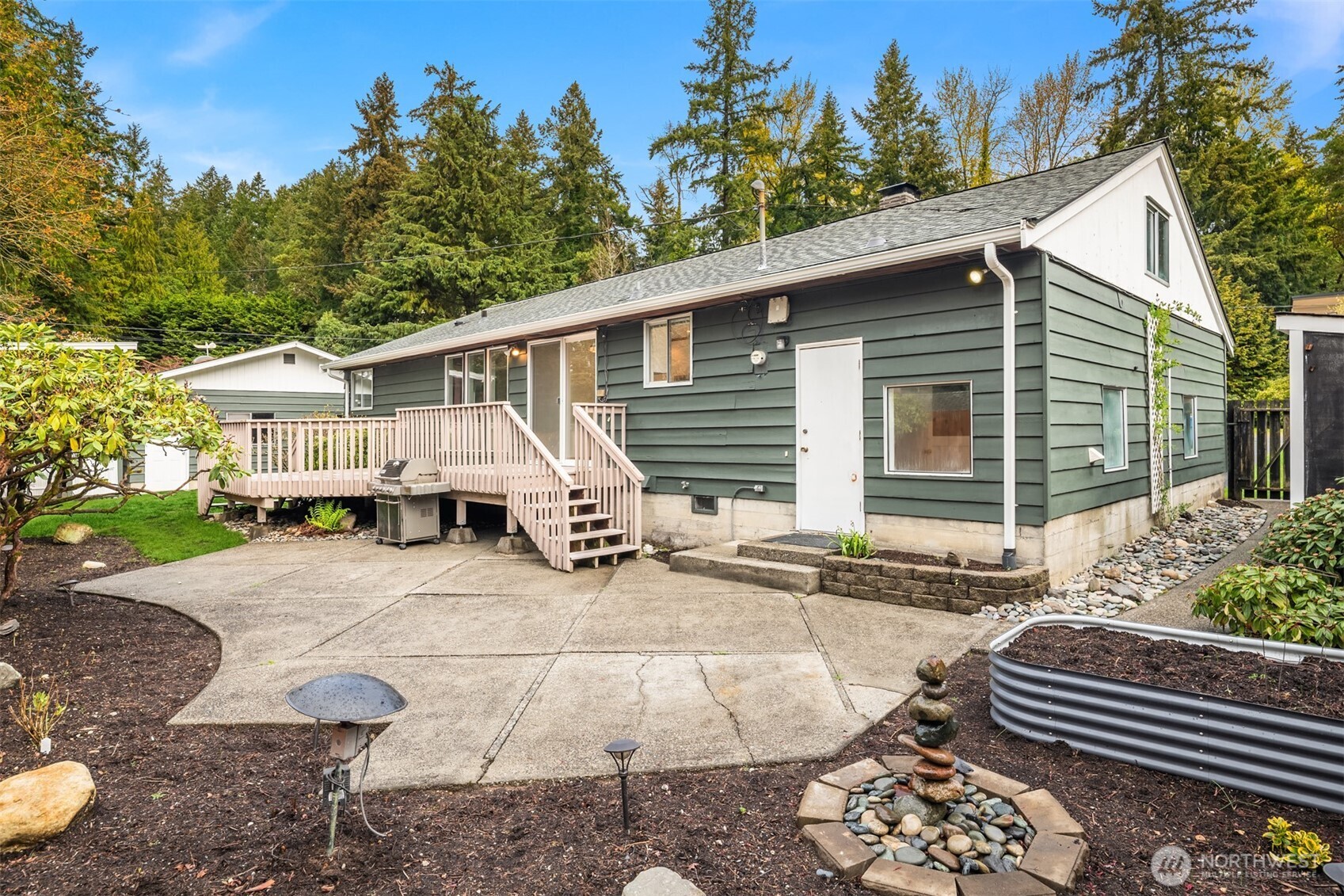 533 N 185th Place