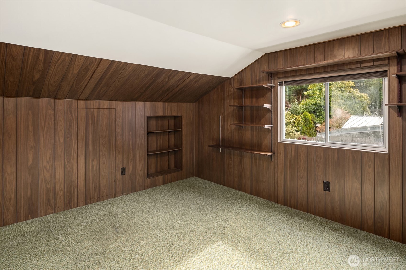 533 N 185th Place