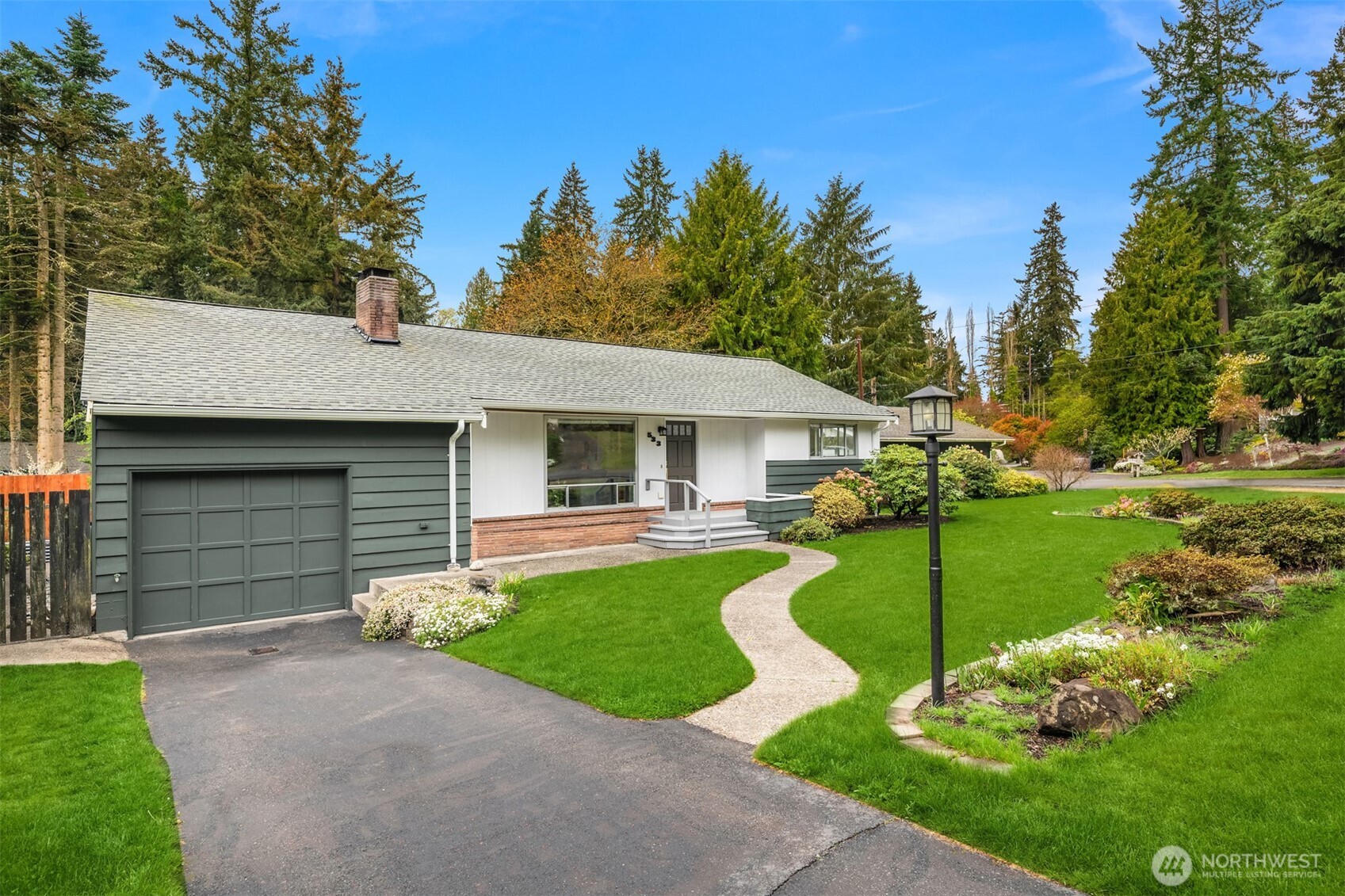 533 N 185th Place