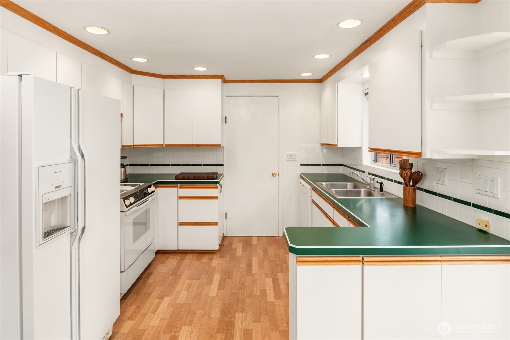533 N 185th Place