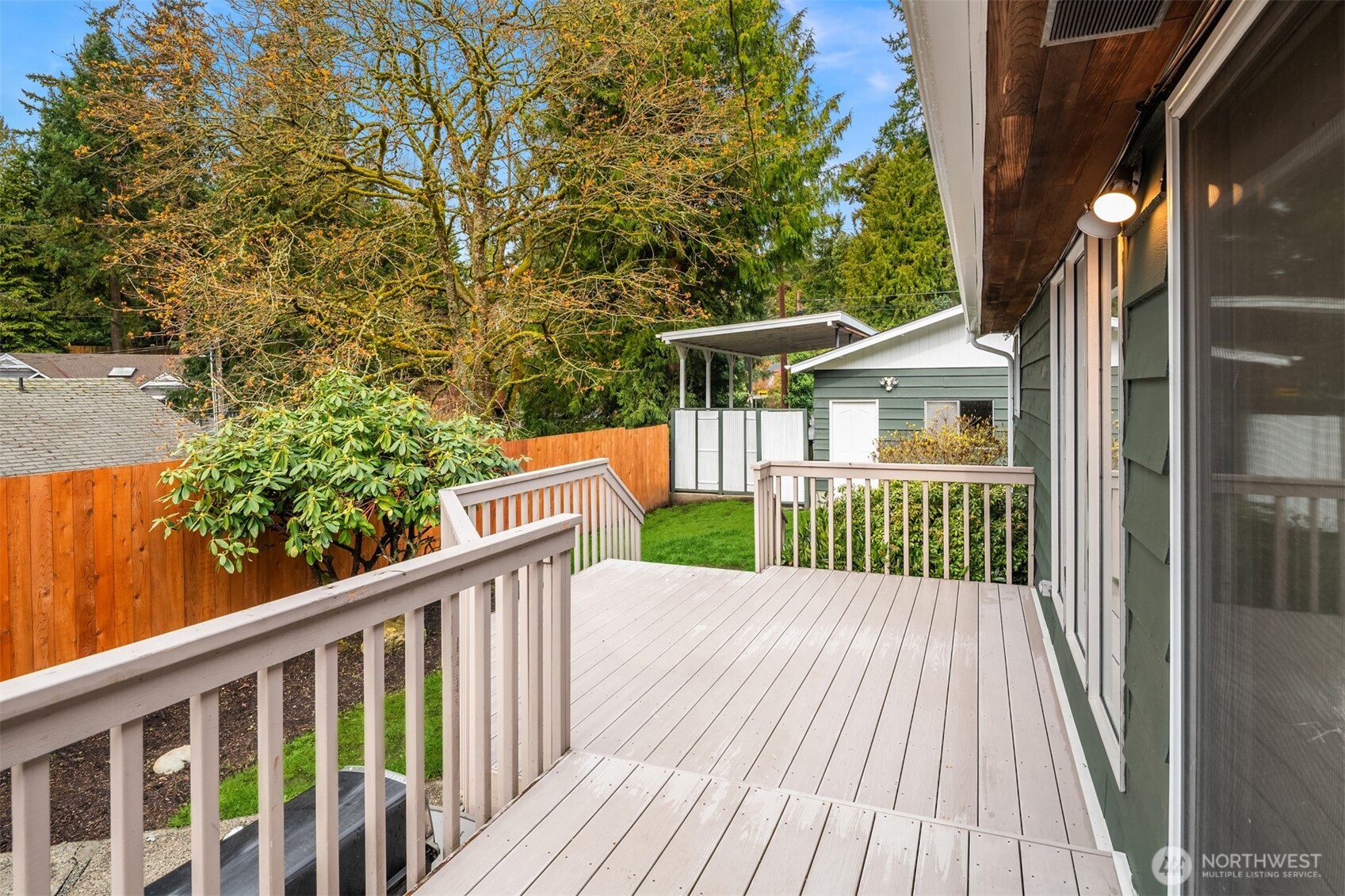 533 N 185th Place
