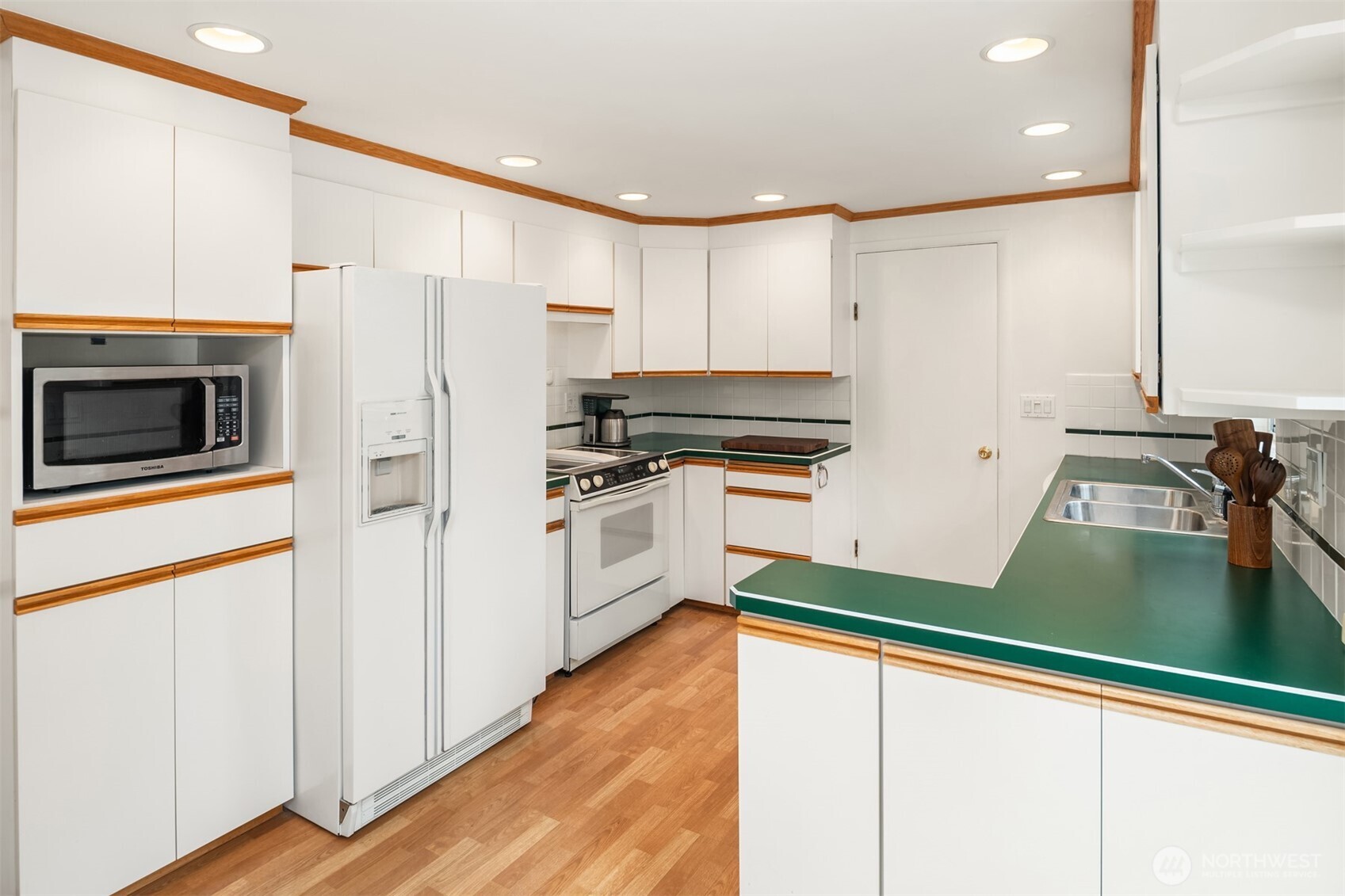 533 N 185th Place