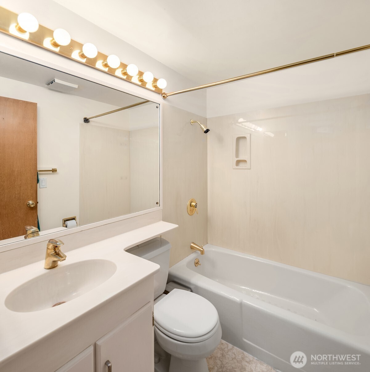 533 N 185th Place